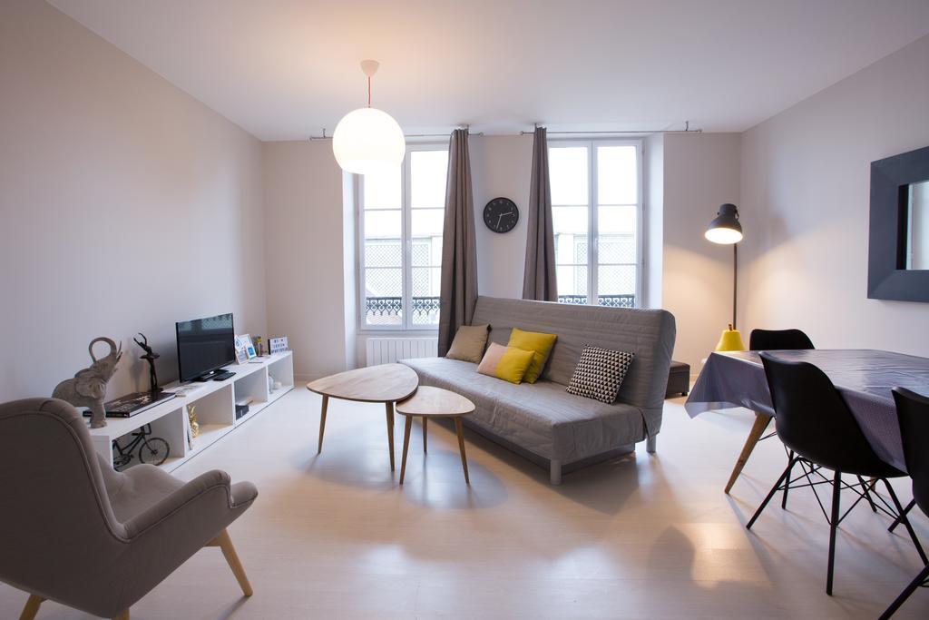 By Jo - Proc 2d Apartment
